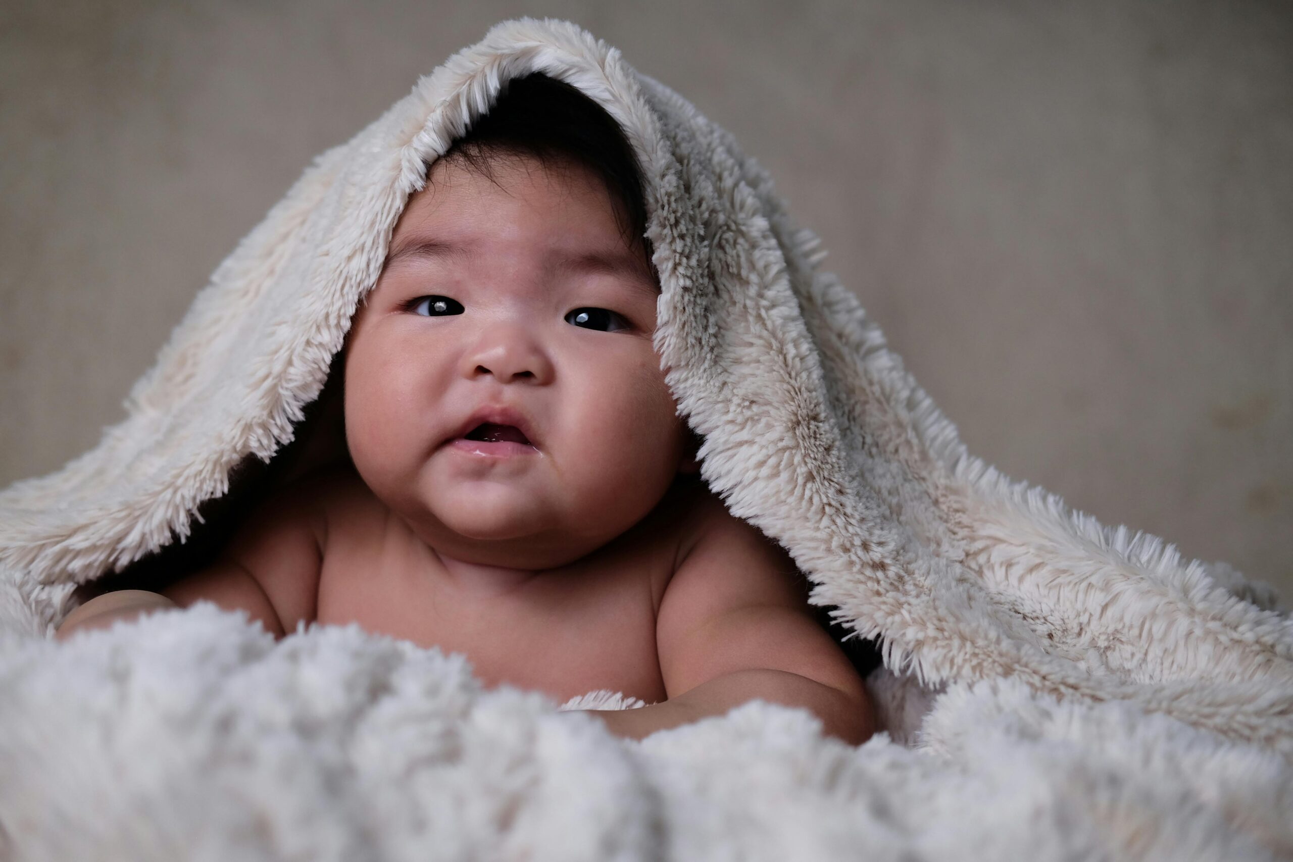 Safe and comfortable baby bathtub for newborns